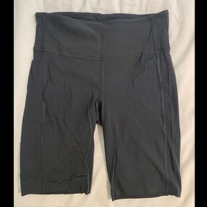 ✨ Lululemon seamless gray biker shorts ✨